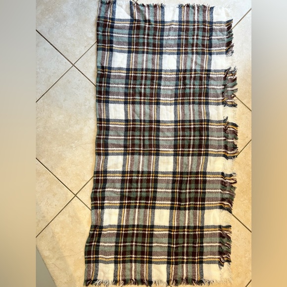 Super Cute Plaid Blanket Scarf - Picture 1 of 2